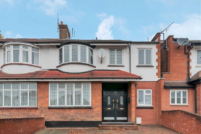 1 Bedroom Flat To Rent In Gunnersbury Lane, Gunnersbury, W3