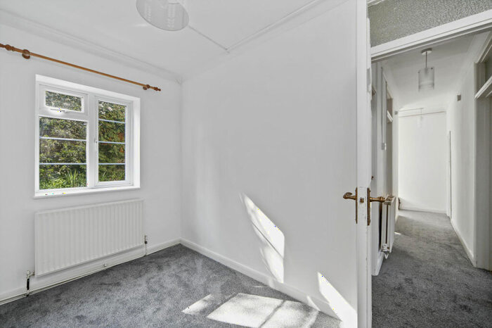 2 Bedroom Apartment To Rent In Monument Hill, Weybridge, KT13