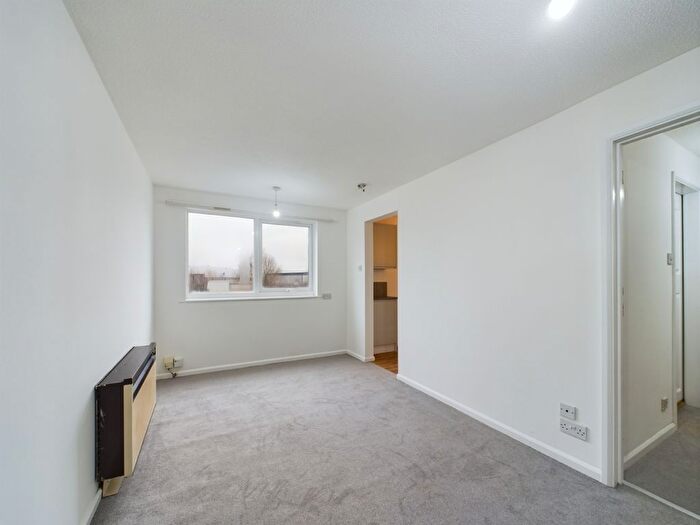Studio To Rent In St Peters Close, St Peters, Cheltenham, GL51