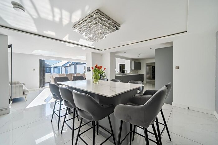 5 Bedroom Detached House For Sale In Havant Road, Drayton, Portsmouth, PO6