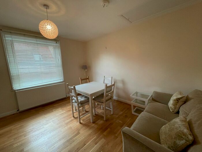 1 Bedroom Flat To Rent In North Common Road, Ealing, London, W5