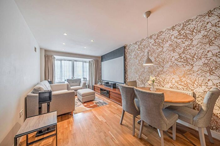 2 Bedroom Flat For Sale In Flowers Avenue, Ruislip, HA4