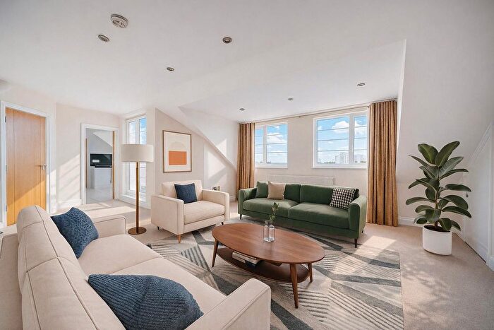 2 Bedroom Flat For Sale In Penthouse Apartment, Finchley Road, NW3