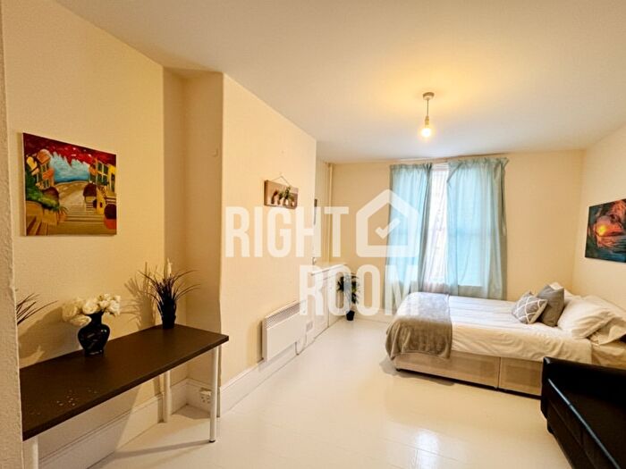 1 Bedroom Flat To Rent In One Bedroom Flat, Bedford Road, RG1