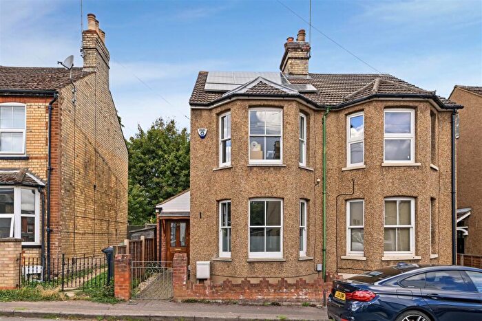 3 Bedroom Semi-Detached House For Sale In Necton Road, Wheathampstead, St. Albans, AL4