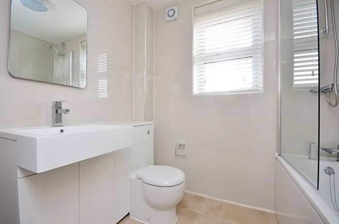 1 Bedroom Flat To Rent In Choumert Road, Peckham, London, SE15