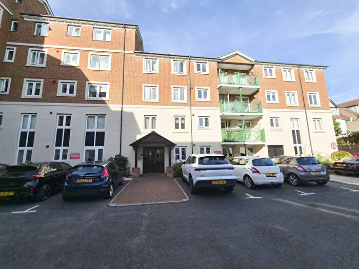 1 Bedroom Retirement Property For Sale In Hamlet Court Road, Westcliff-On-Sea, SS0