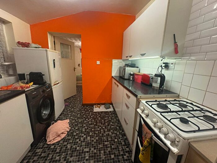 3 Bedroom Flat To Rent In Selby Road, London, E13