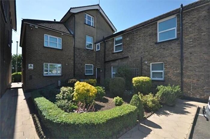 2 Bedroom Flat To Rent In Staines-Upon-Thames, Surrey, TW18