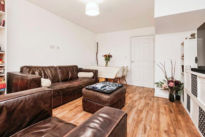 3 Bedroom End Of Terrace House For Sale In Arkell Way, Birmingham, West Midlands, B29