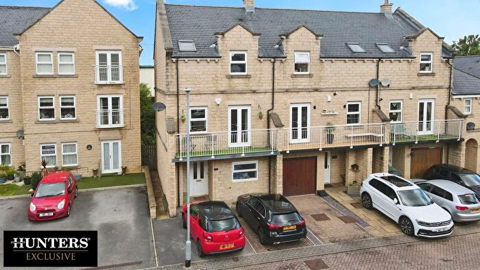 4 Bedroom End Of Terrace House For Sale In Cavendish Approach Drighlington, Bradford, West Yorkshire, BD11
