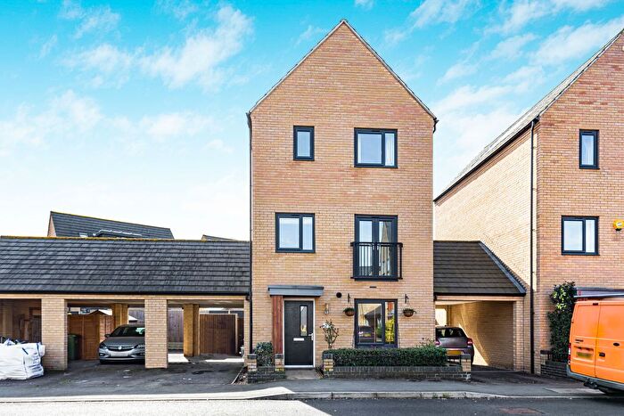 5 Bedroom Link Detached House For Sale In Pathfinder Way, Northstowe, CB24