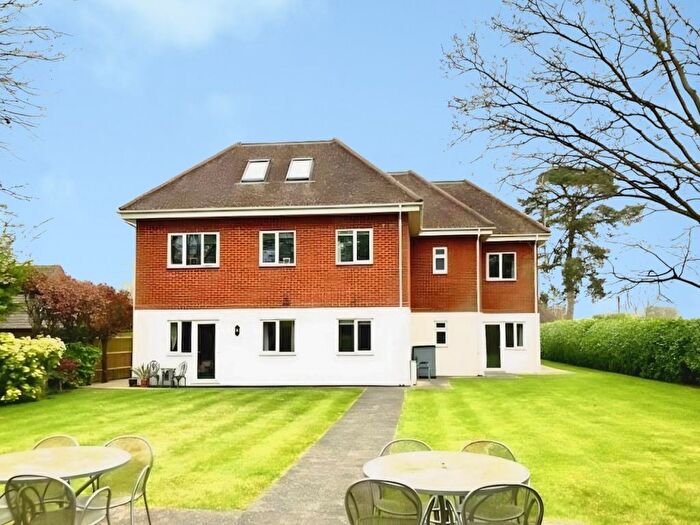 3 Bedroom Apartment To Rent In Terrace Road South, Binfield, RG42