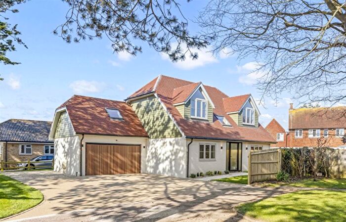 4 Bedroom Detached House For Sale In Sark Gardens, South Ferring, BN12