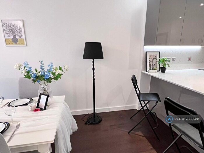 3 Bedroom Flat To Rent In Lanchester Way, London, SW11