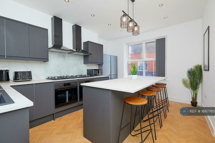 8 Bedroom Semi-Detached House To Rent In Sherwin Street, Derby, DE22