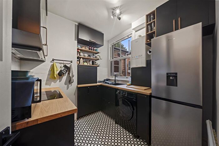 1 Bedroom Flat For Sale In Holmesdale Road, South Norwood, SE25