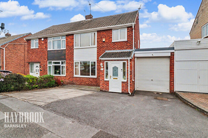 3 Bedroom Semi-Detached House For Sale In Gainsborough Way, Monk Bretton, S71