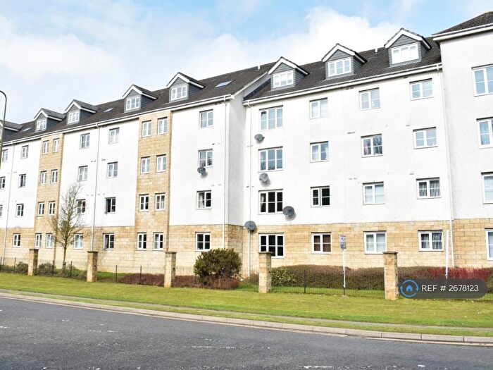 2 Bedroom Flat To Rent In Queens Crescent, Livingston, EH54