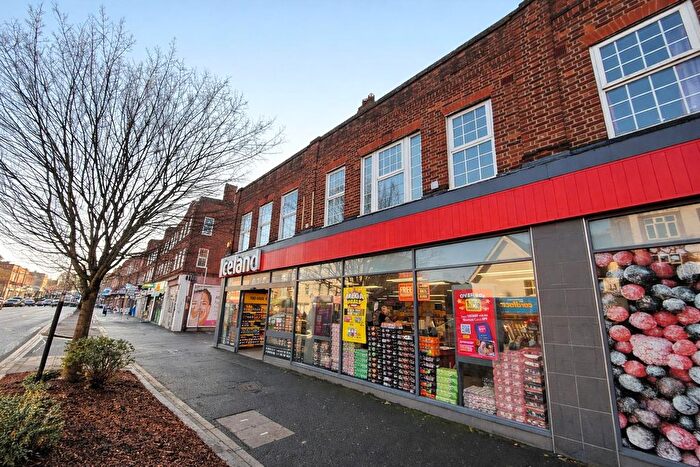 2 Bedroom Flat For Sale In Central Road, Worcester Park, KT4