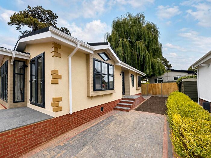 2 Bedroom Park Home For Sale In Willows Riverside Park, Windsor, SL4