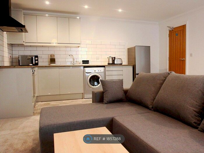 2 Bedroom Flat To Rent In M J B Apartments, Lowestoft, NR32