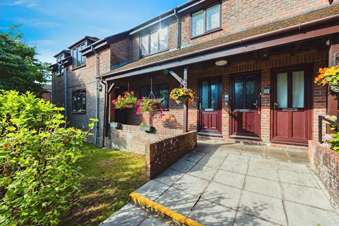 2 Bedroom Flat For Sale In East Meon Road, Waterlooville, Hampshire, PO8