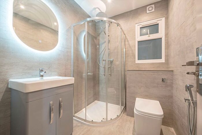 1 Bedroom Flat To Rent In Costons Lane, Greenford, UB6