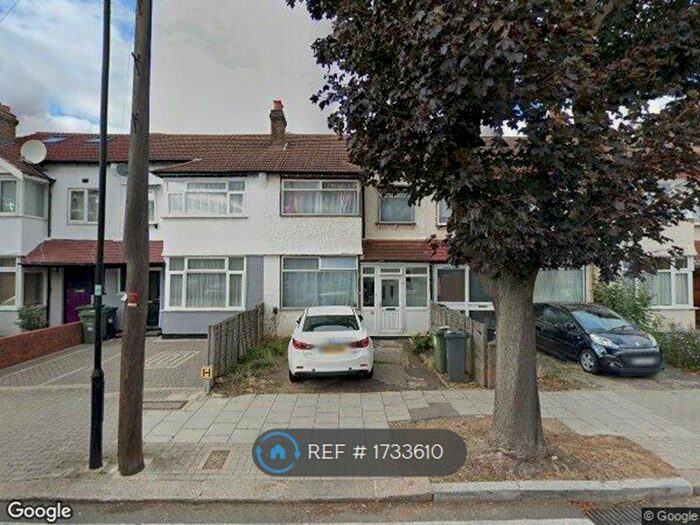 3 Bedroom Semi-Detached House To Rent In Sherwood Avenue, London, SW16