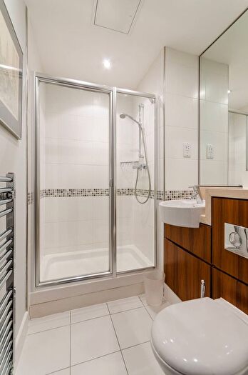 2 Bedroom Flat For Sale In Fulham Road, Chelsea, London, SW10