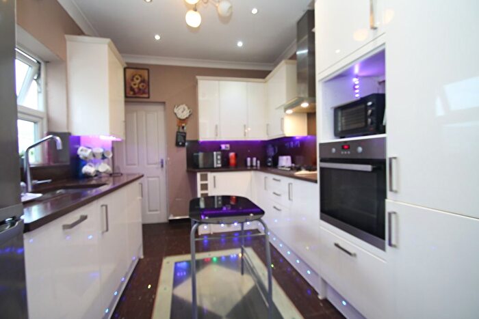 3 Bedroom End Of Terrace House To Rent In Collingwood Road, Sutton, SM1