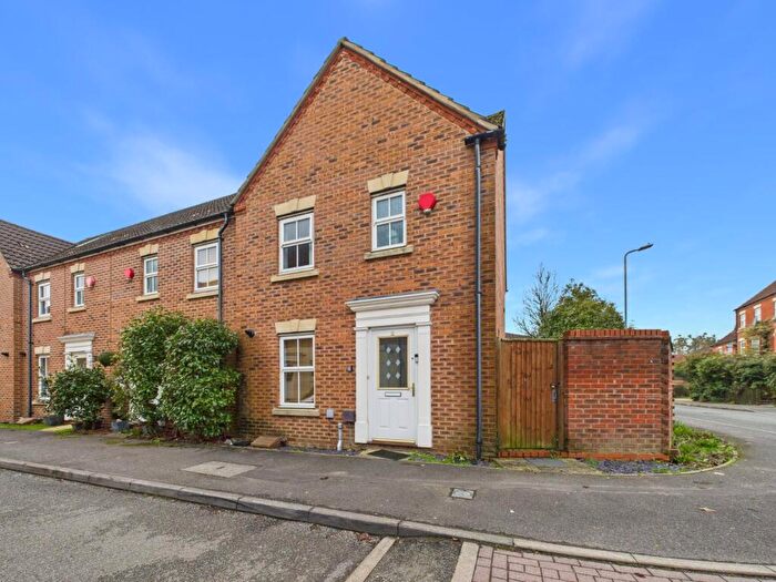 3 Bedroom End Of Terrace House For Sale In Tracy Avenue, Langley, Berkshire, SL3