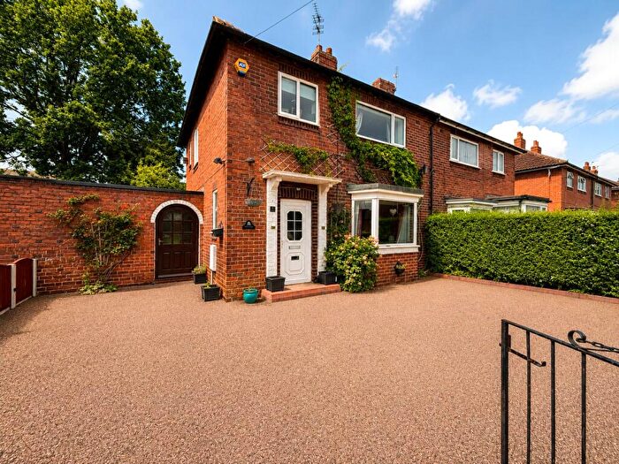 3 Bedroom Semi-Detached House For Sale In Oak Crescent, Garforth, LS25
