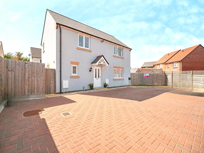 3 Bedroom Detached House For Sale In Little Francis Drive, Weymouth, DT4