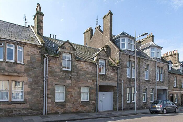 2 Bedroom Flat To Rent In North Street, St Andrews, Fife, KY16