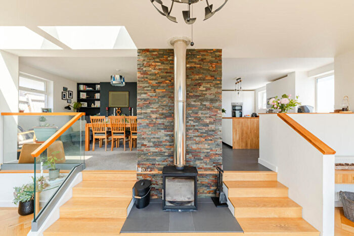 5 Bedroom House For Sale In Insley Crescent, Broadstone, BH18 - Photo 3