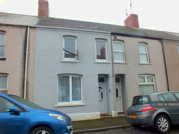 3 Bedroom Terraced House To Rent In Warwick Road, Milford Haven, SA73