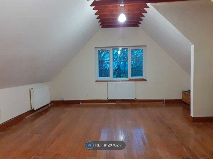 2 Bedroom Flat To Rent In Streatham Common North, London, SW16