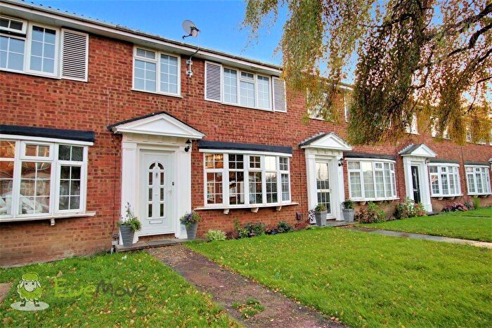 3 Bedroom Semi-Detached House For Sale In Bideford Gardens, Luton, Bedfordshire, LU3