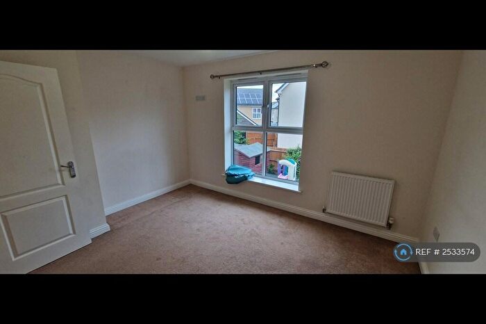 4 Bedroom Semi-Detached House To Rent In Cranesbill Close, Cambridge, CB4