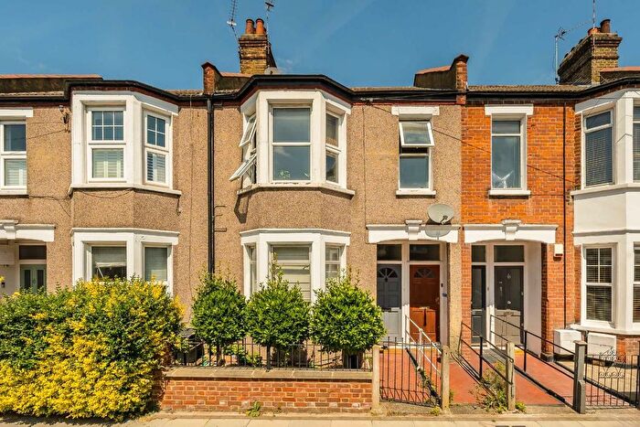 3 Bedroom Flat To Rent In Waldron Road, Earlsfield, SW18