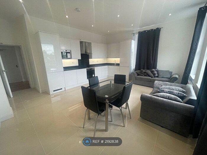 3 Bedroom Flat To Rent In Warham Road, Croydon, East Croydon, South Croydon, Victoria, CR2