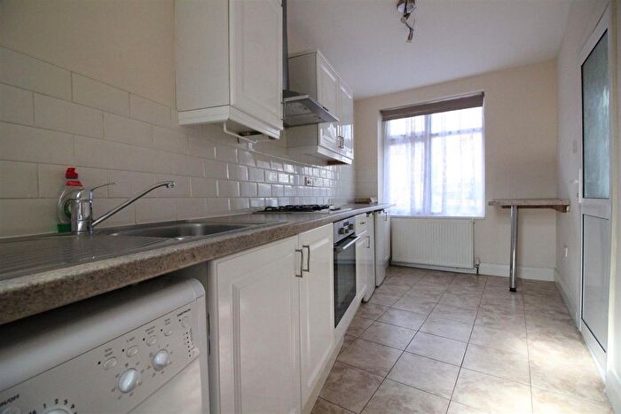 2 Bedroom Flat To Rent In Cornwall Avenue, Southall, UB1