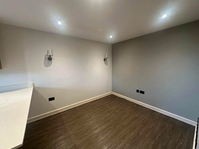 1 Bedroom Flat To Rent In Stratford Road, Shirley, Solihull, West Midlands, B90