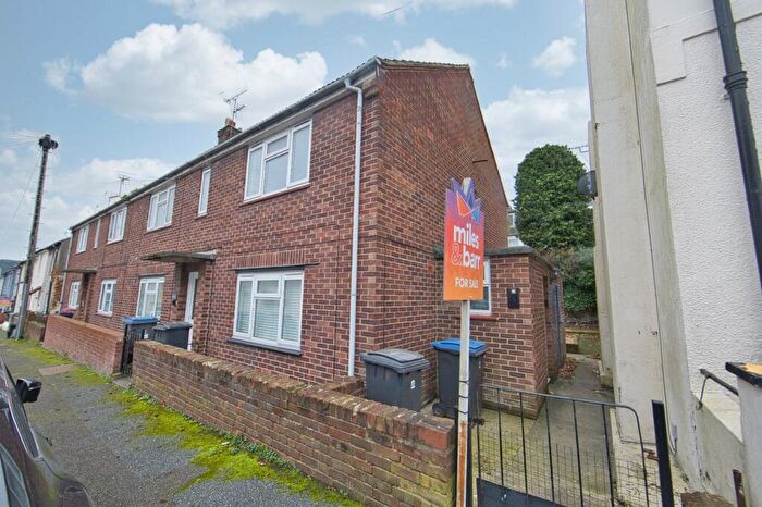 2 Bedroom Flat For Sale In Dickson Road, Dover, Kent, CT17