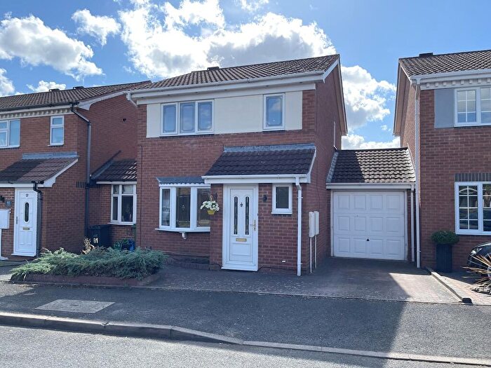 3 Bedroom Link Detached House For Sale In Wordsley - Ensall Drive, DY8