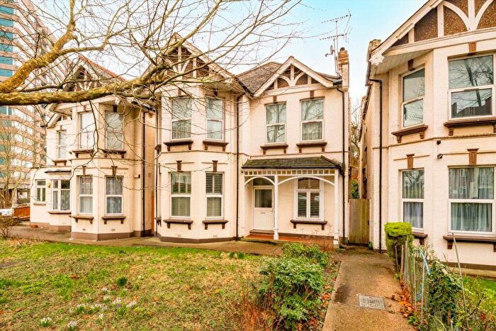 3 Bedroom Maisonette For Sale In Shoot Up Hill, Cricklewood, NW2
