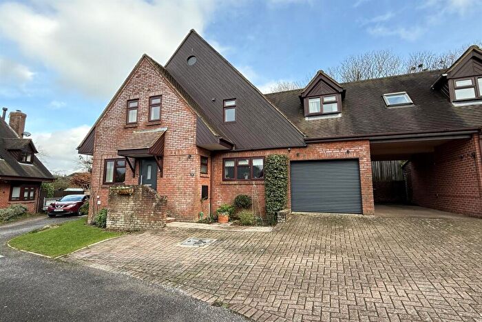 4 Bedroom Link Detached House For Sale In Sixpenny Handley, SP5