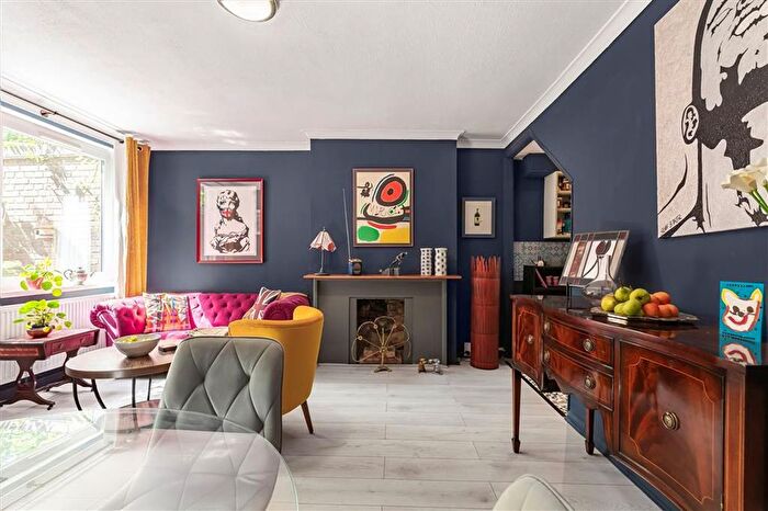 3 Bedroom Maisonette For Sale In Cortis Road, Putney, SW15