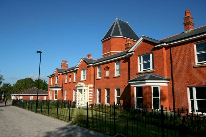 2 Bedroom Flat To Rent In Richmond Avenue, Brentwood, Essex, CM14